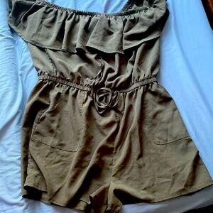 Forest Green rompers, shorts great for summer wore twice.